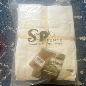 Simple & Opulence White Linen Sheet Set